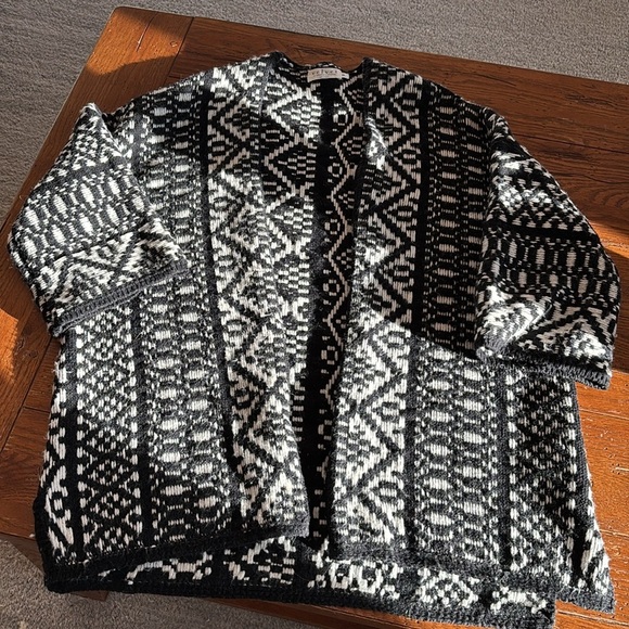 Velvet by Graham & Spencer Cardigan Sweater Women’s Black Ivory Coatigan Size ML - Picture 9 of 11